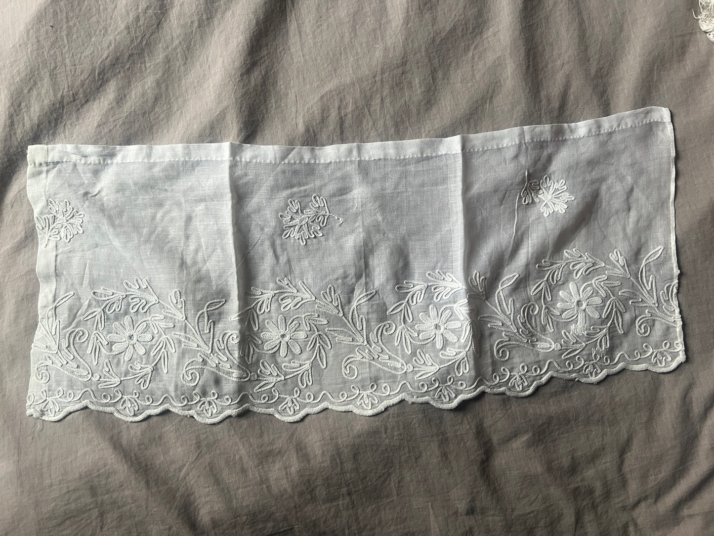 ★コルネリー刺繍飾り布