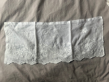★コルネリー刺繍飾り布