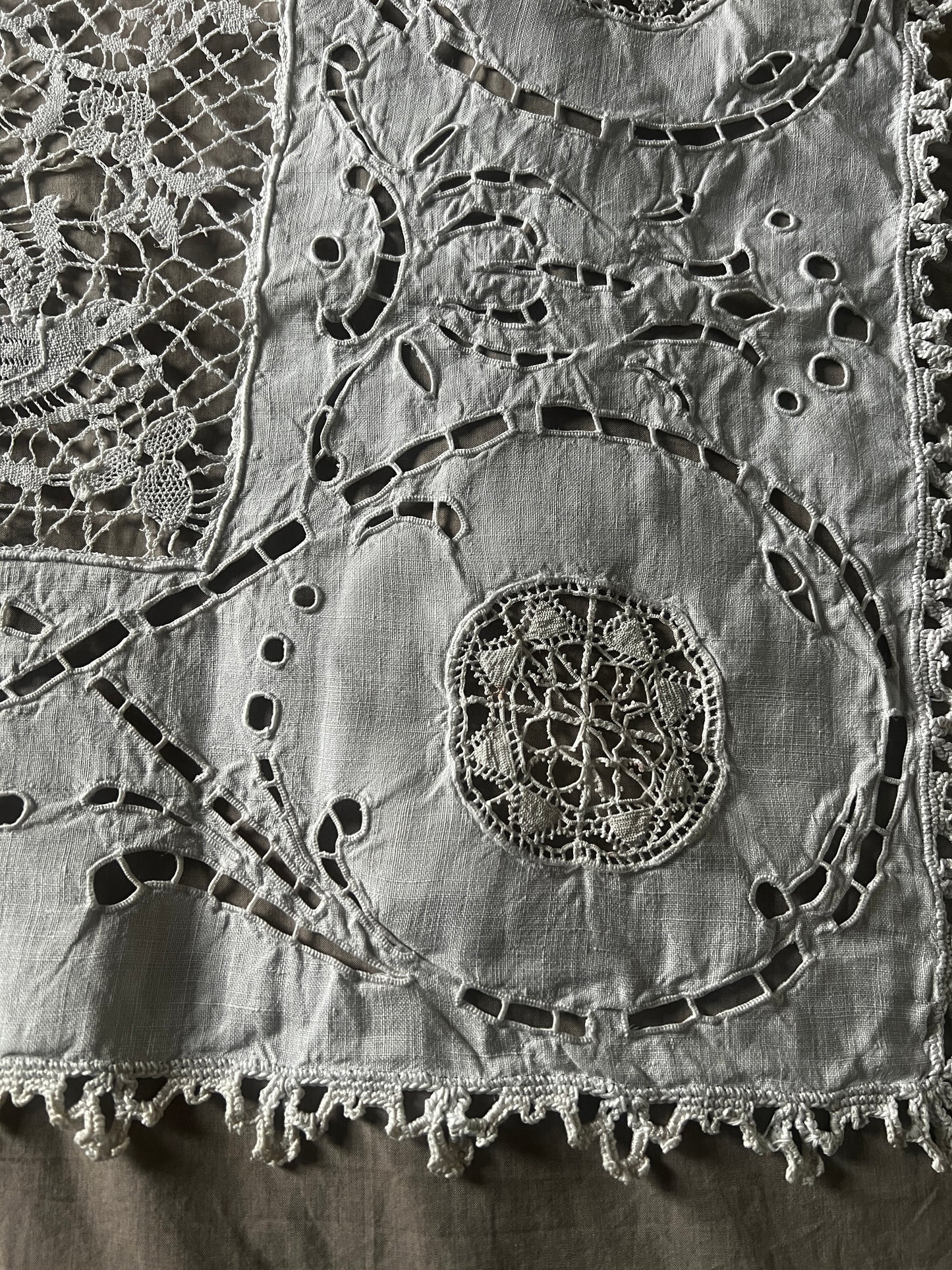 刺繍とレースの飾り布(鳥)