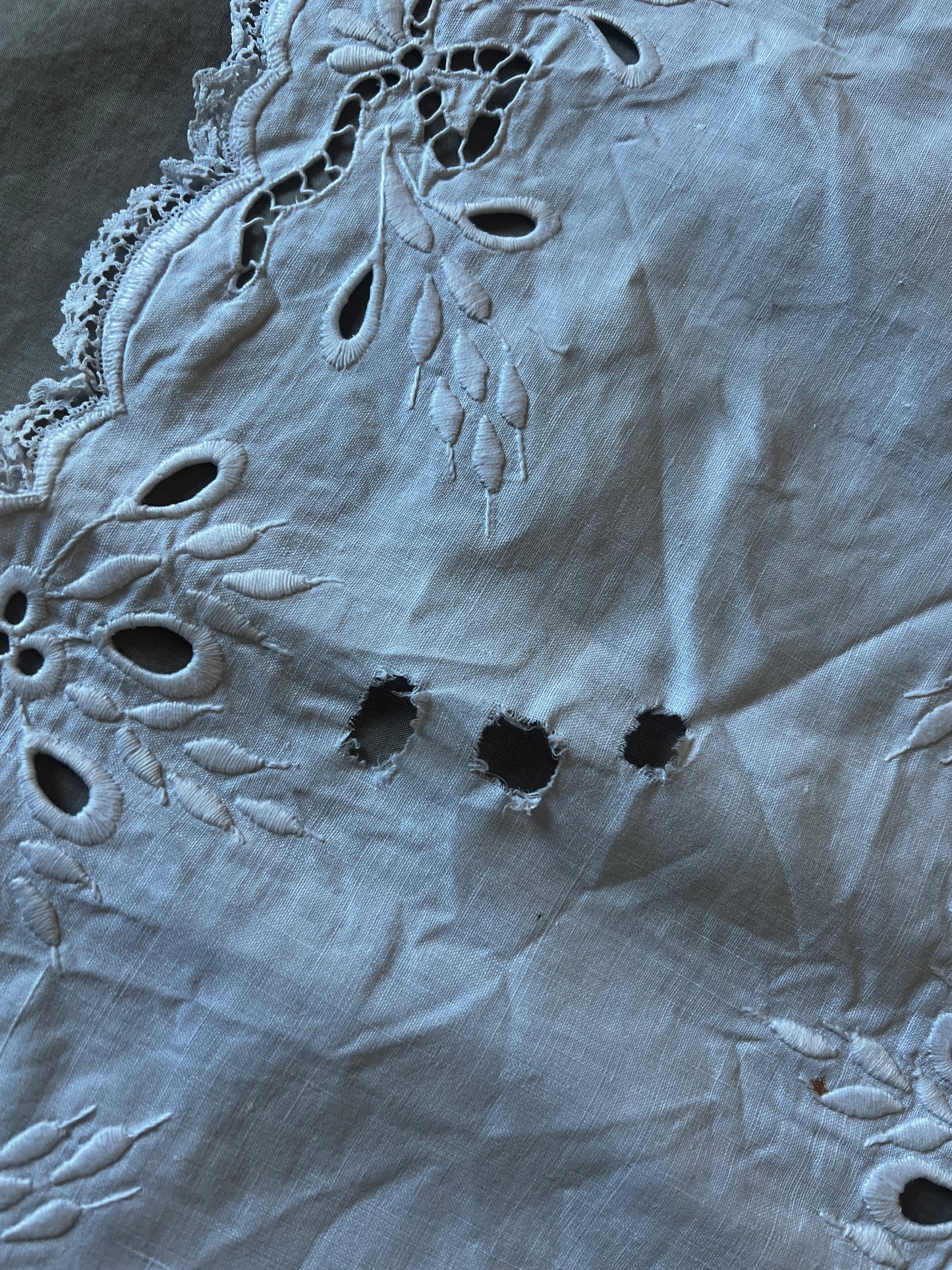 カットワーク刺繍クロス(ダメージ)