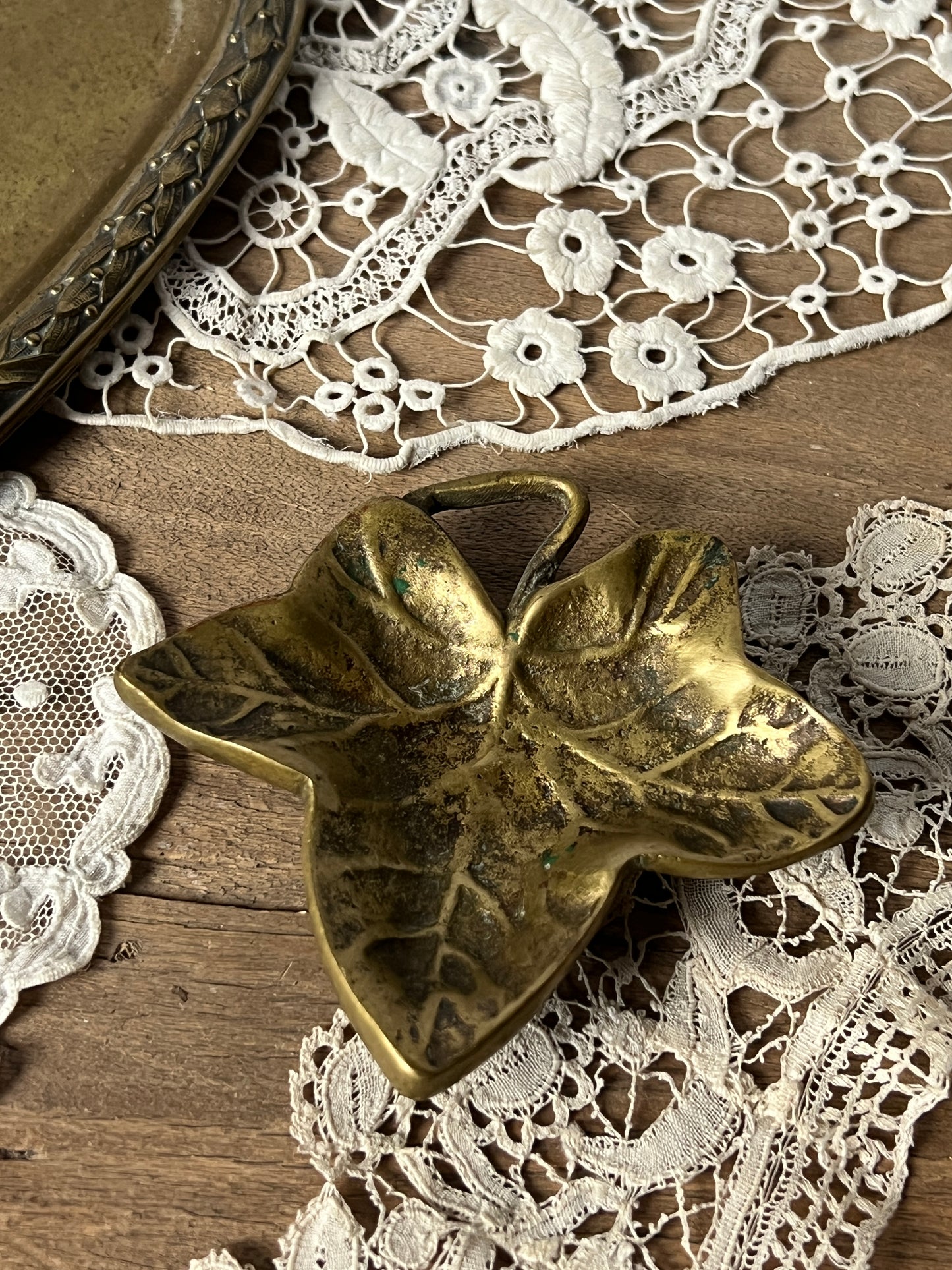 ★真鍮製トレイ（葉っぱ）