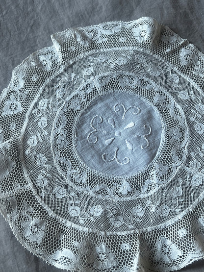 アンティークレースドイリー