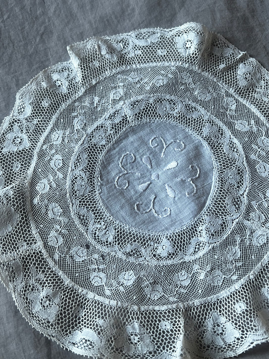 アンティークレースドイリー