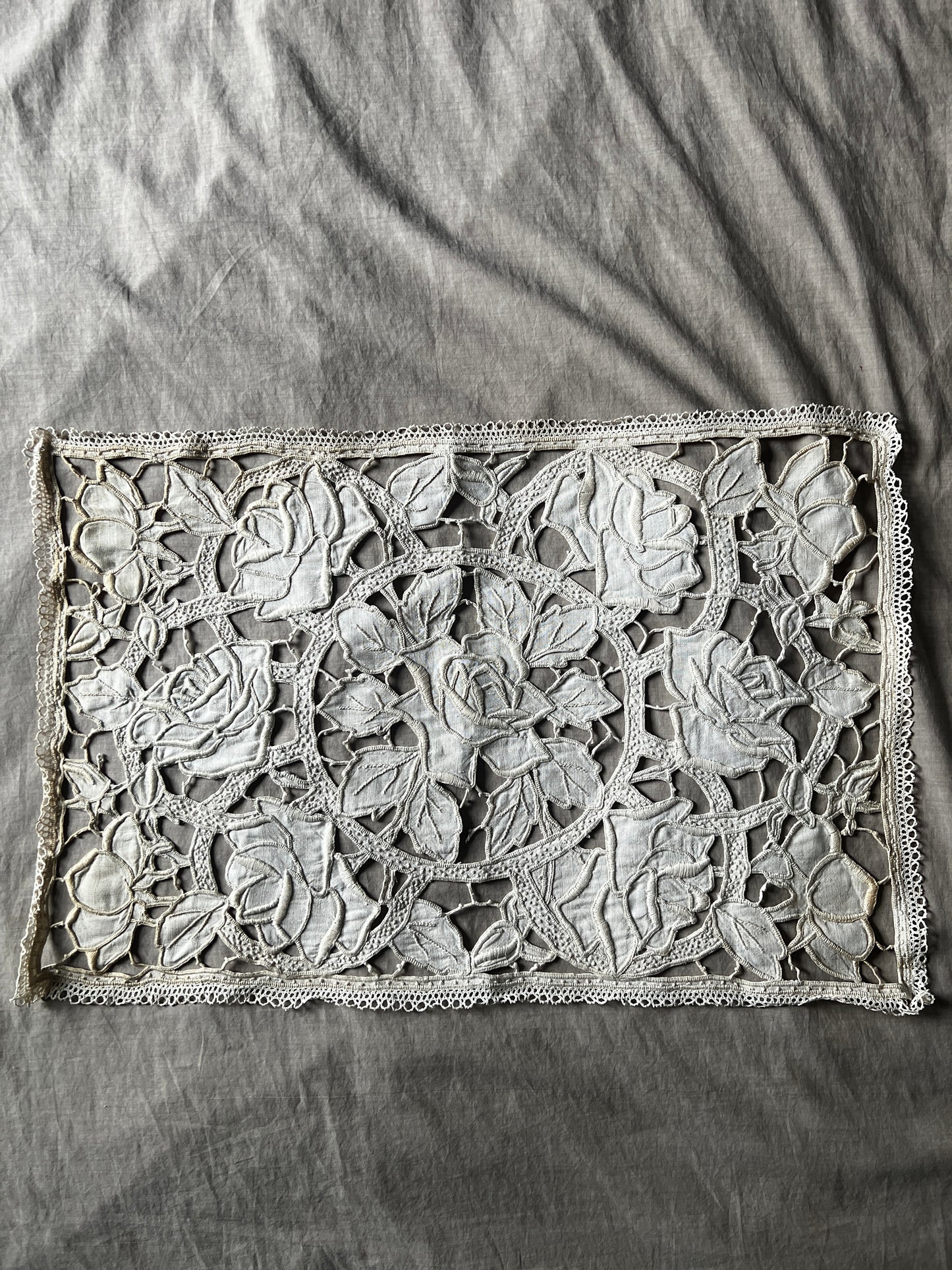 カットワーク刺繍クロス