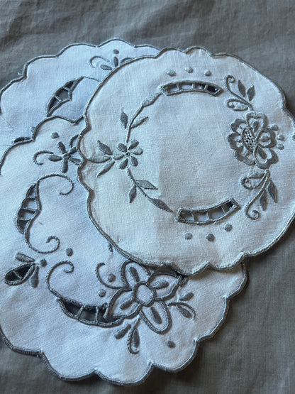 ★刺繍ドイリーセット