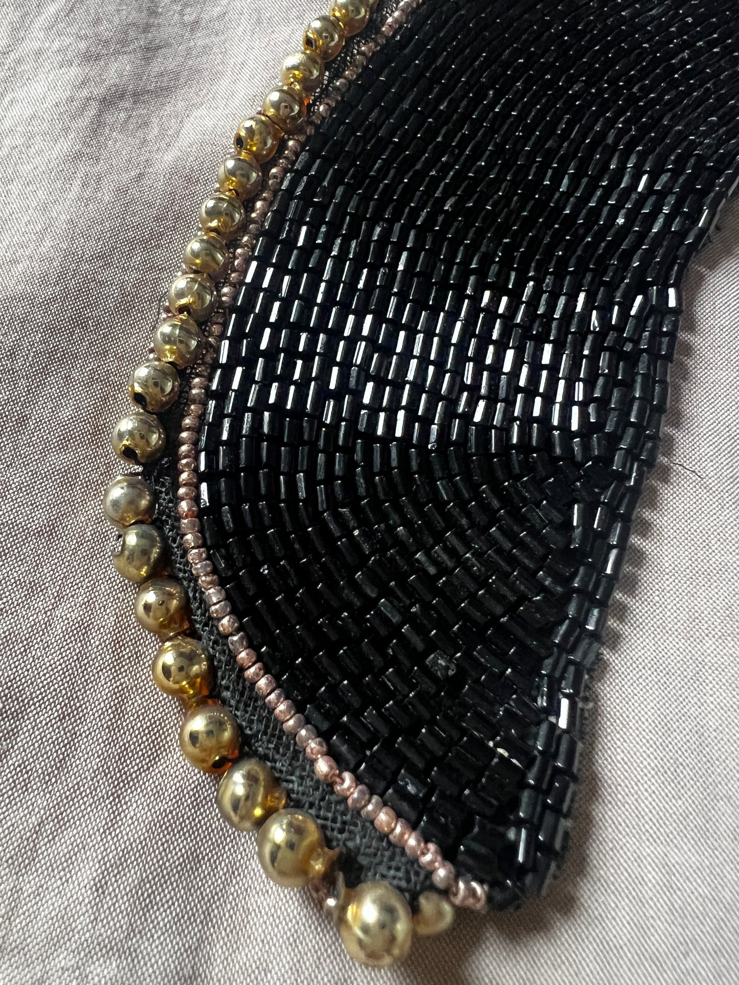 ビーズ刺繍の飾り襟(黒)
