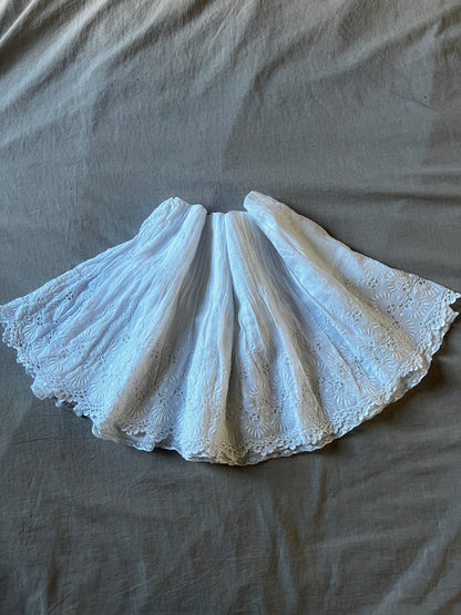 白刺繍ドレス裾飾り