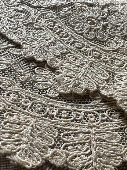 チュール刺繍レース