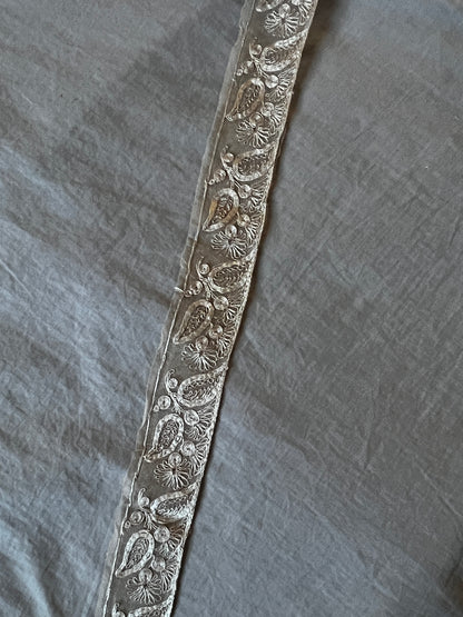 チュール刺繍レース