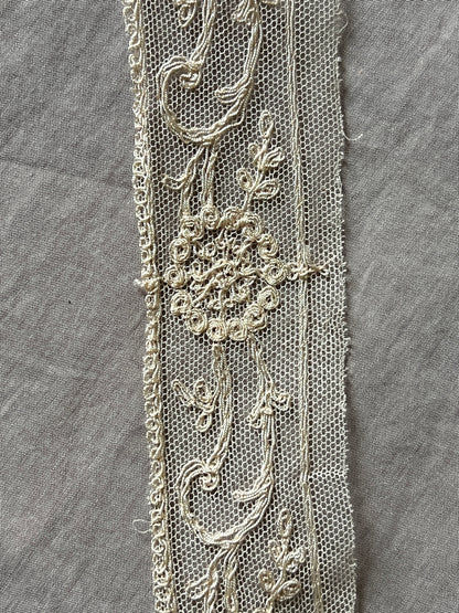 チュール刺繍レース