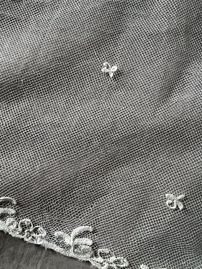 チュール刺繍レースミニヴェール