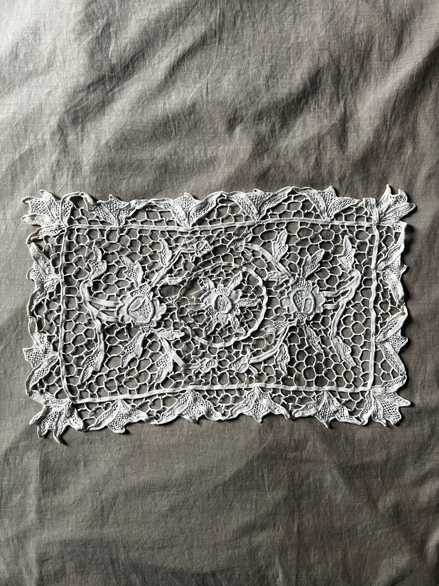 ニードルレースクロス