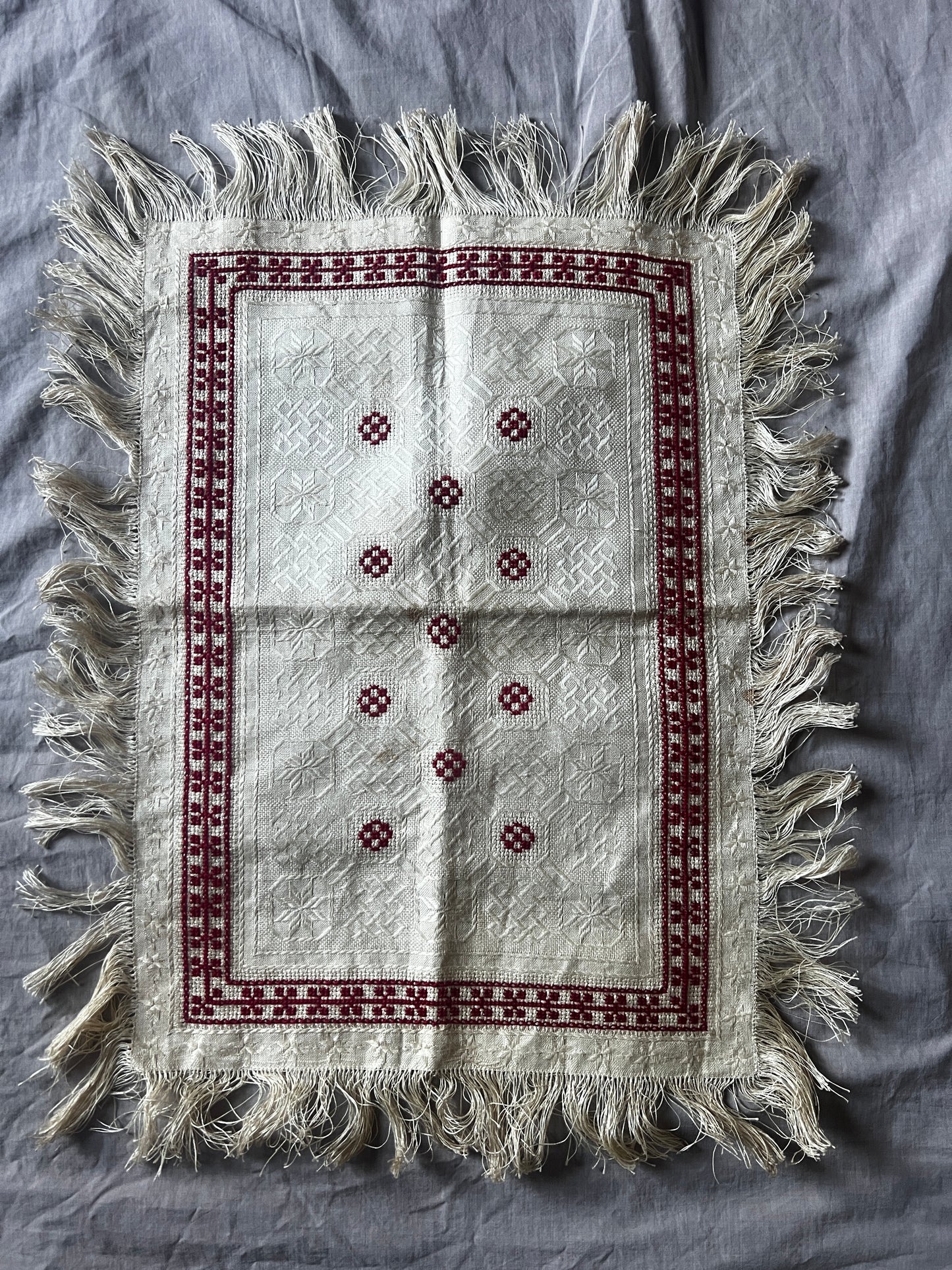 赤糸刺繍クロス