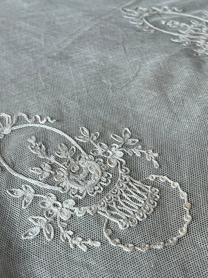 チュール刺繍レースのミニカーテン