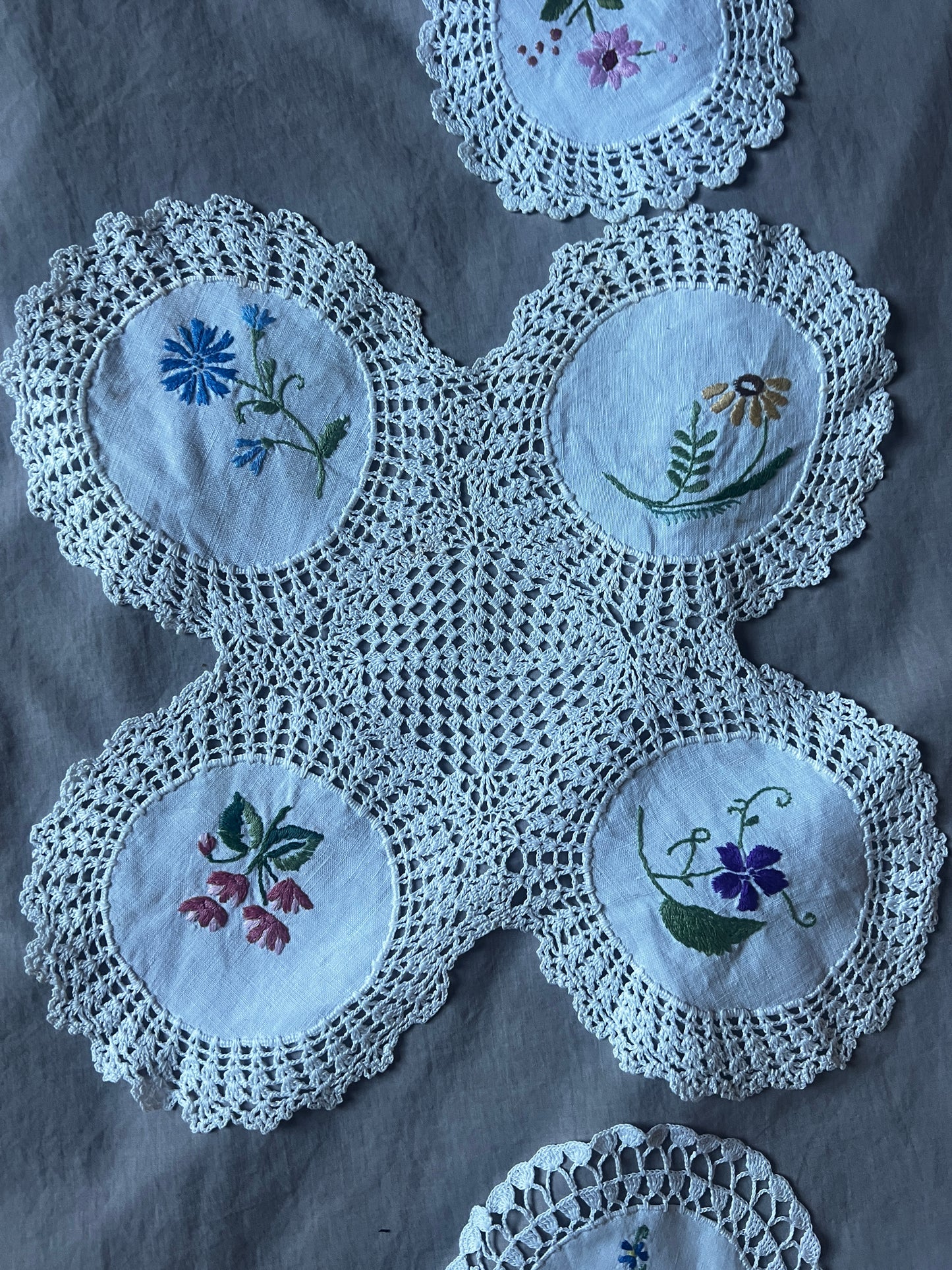 お花の刺繍のクロスセット