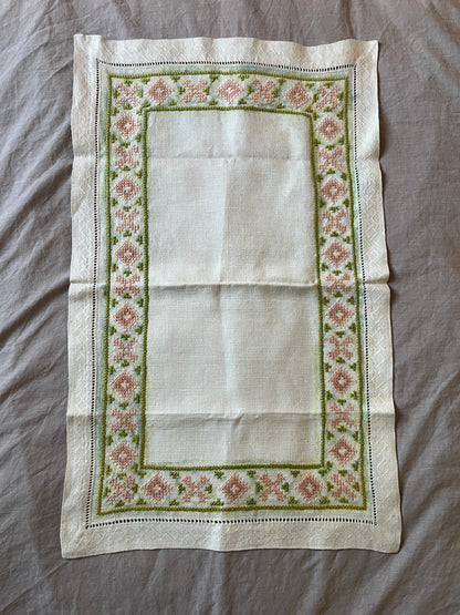 色刺繍クロス