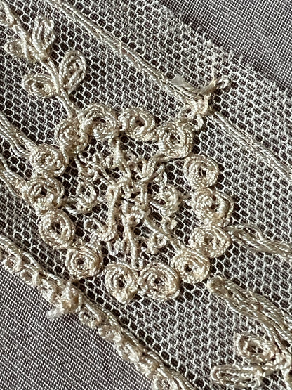 チュール刺繍レース