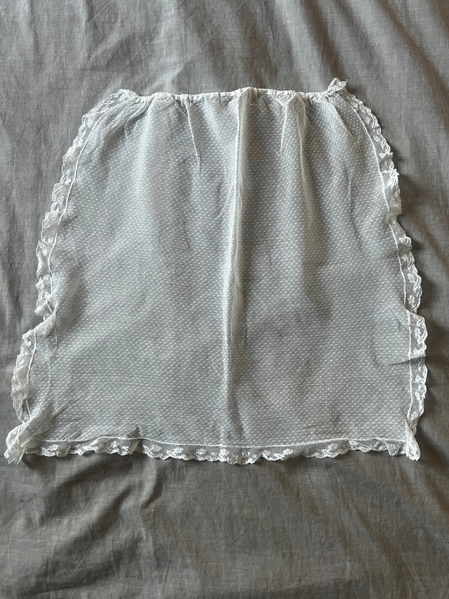 ドットチュールレースのミニカーテン