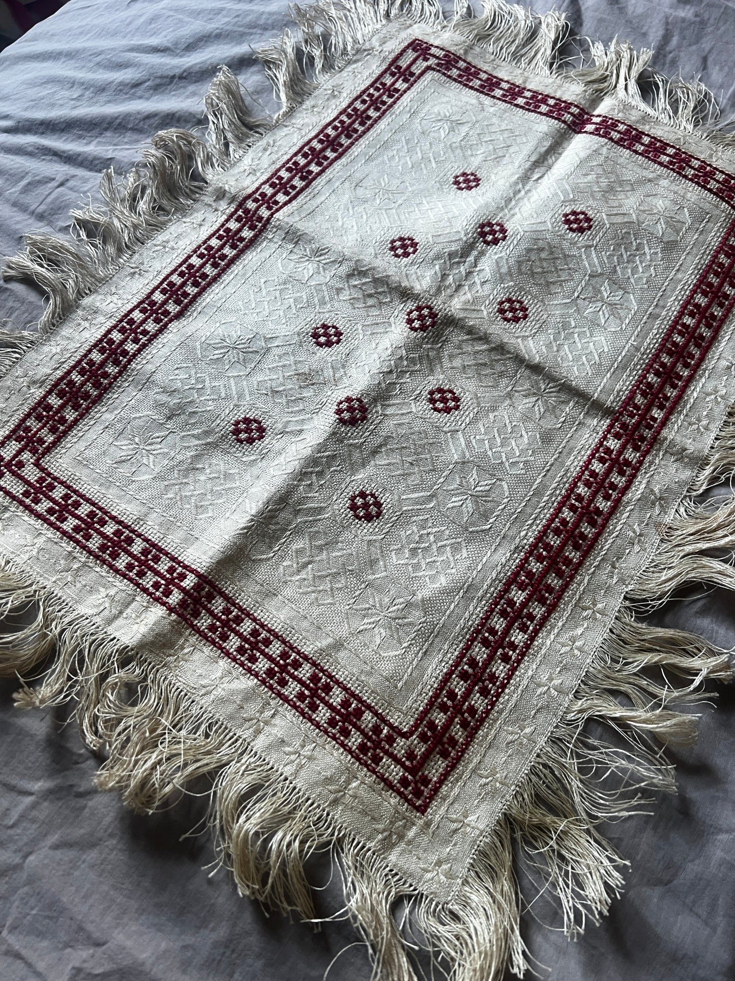 赤糸刺繍クロス