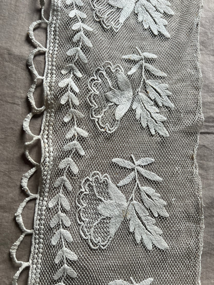 チュール刺繍レース