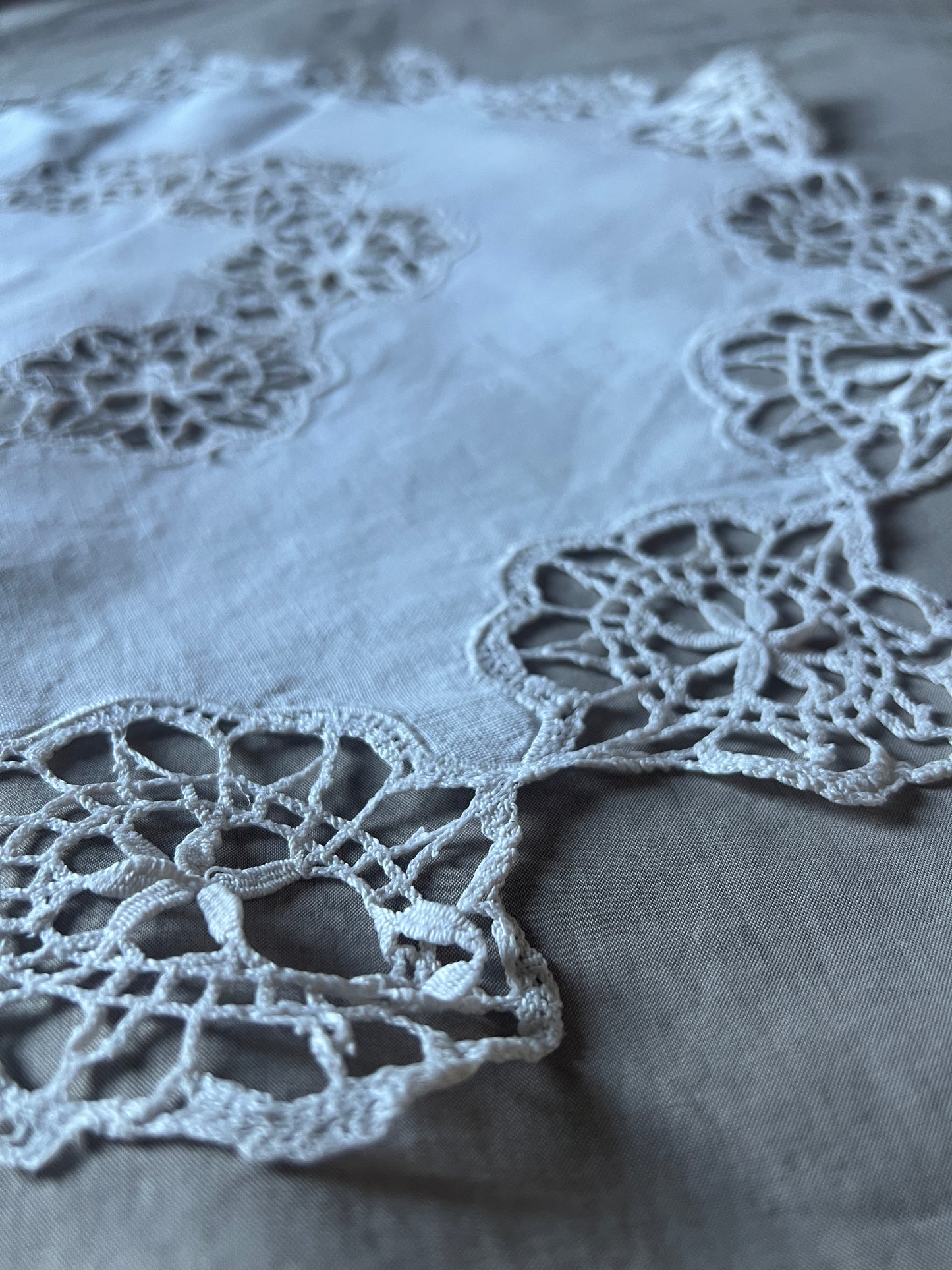 ★ボビンレースの円形クロス