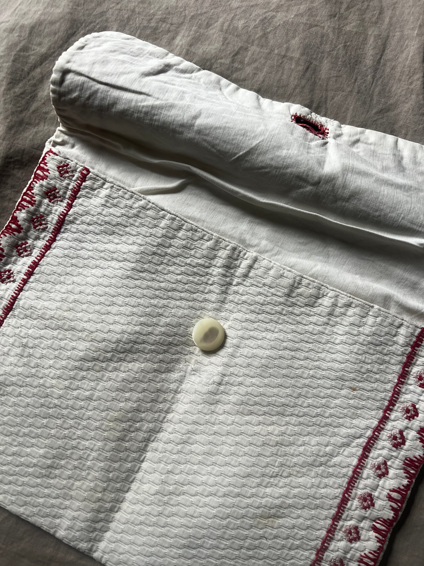 刺繍リネンケース(ボタン付き)