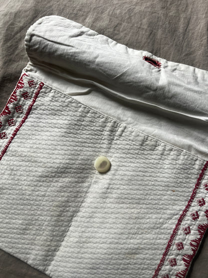 刺繍リネンケース(ボタン付き)