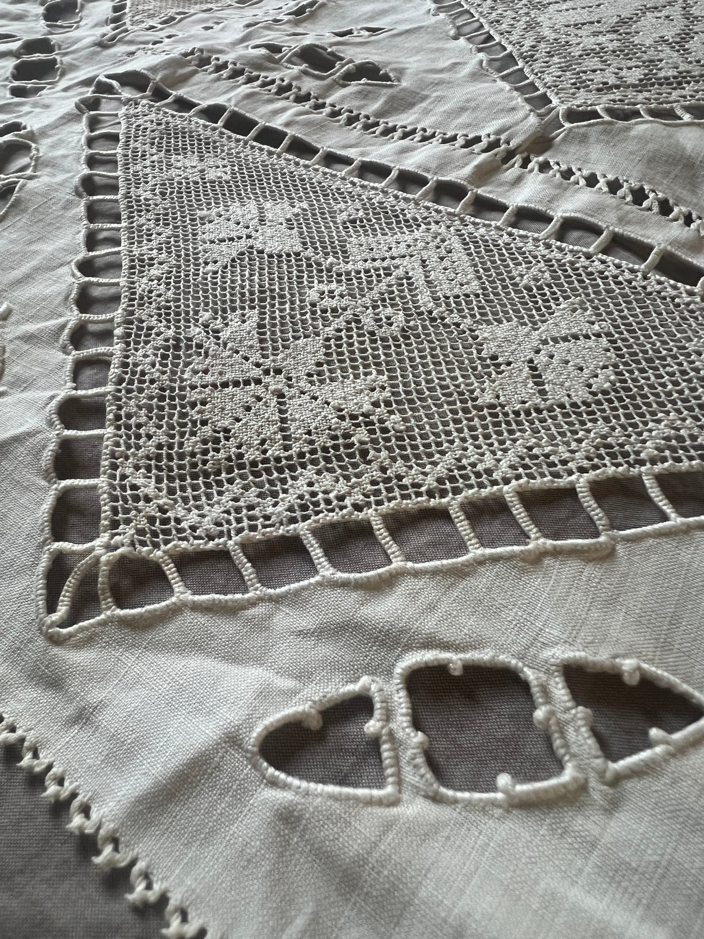 レースと刺繍の飾り布