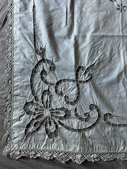 カットワーク刺繍クロス