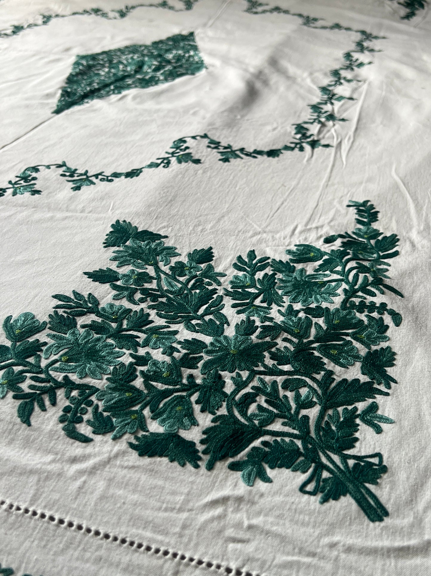 ★コルネリー刺繍の大判クロス