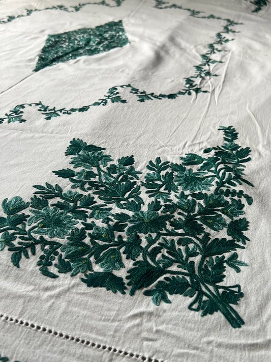 ★コルネリー刺繍の大判クロス