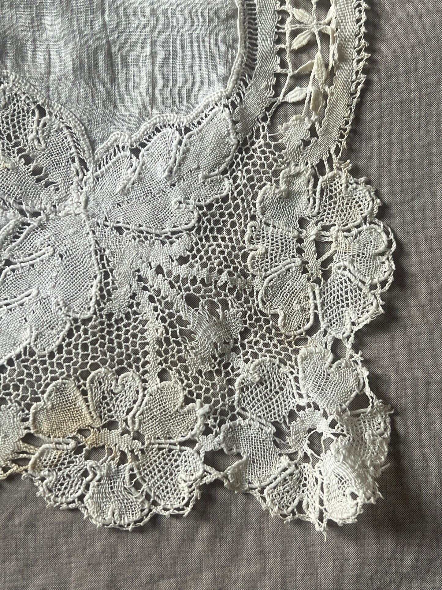 ボビンレースのハンカチ