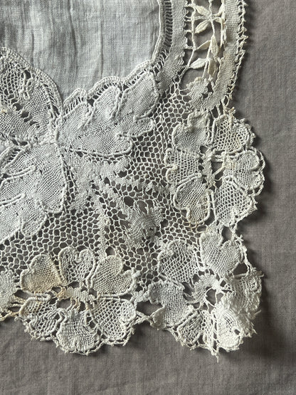 ボビンレースのハンカチ