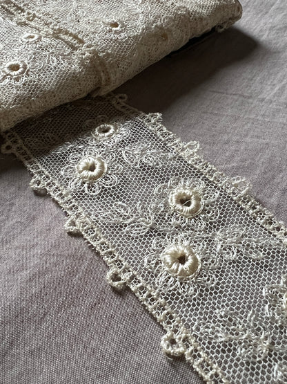 チュール刺繍レース