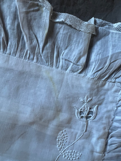 ★フリルのクッションカバー