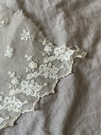 チュール刺繍レース端布