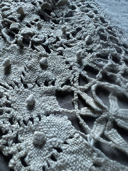 ボビンレースの円形クロス