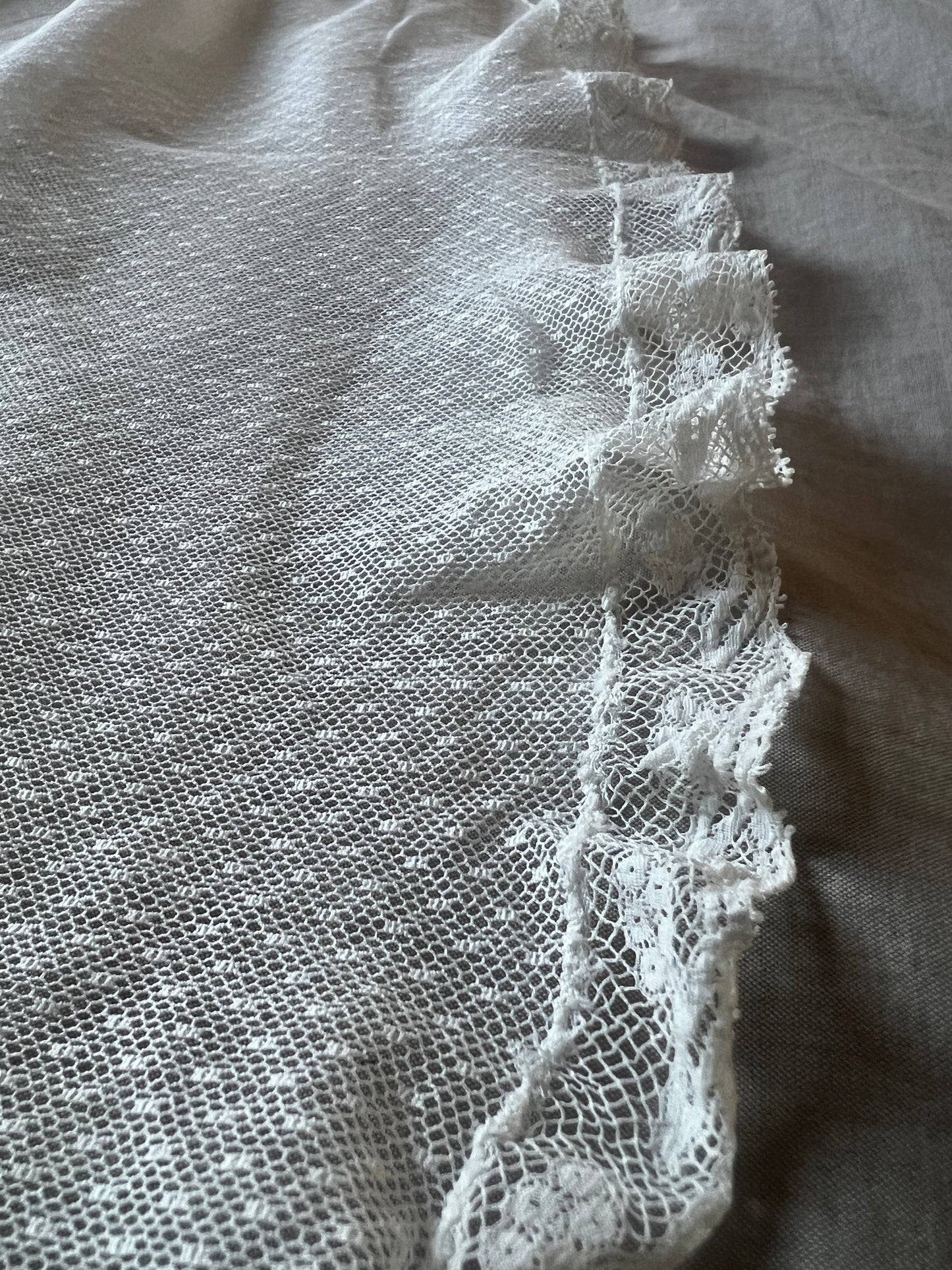 ドットチュールレースのミニカーテン