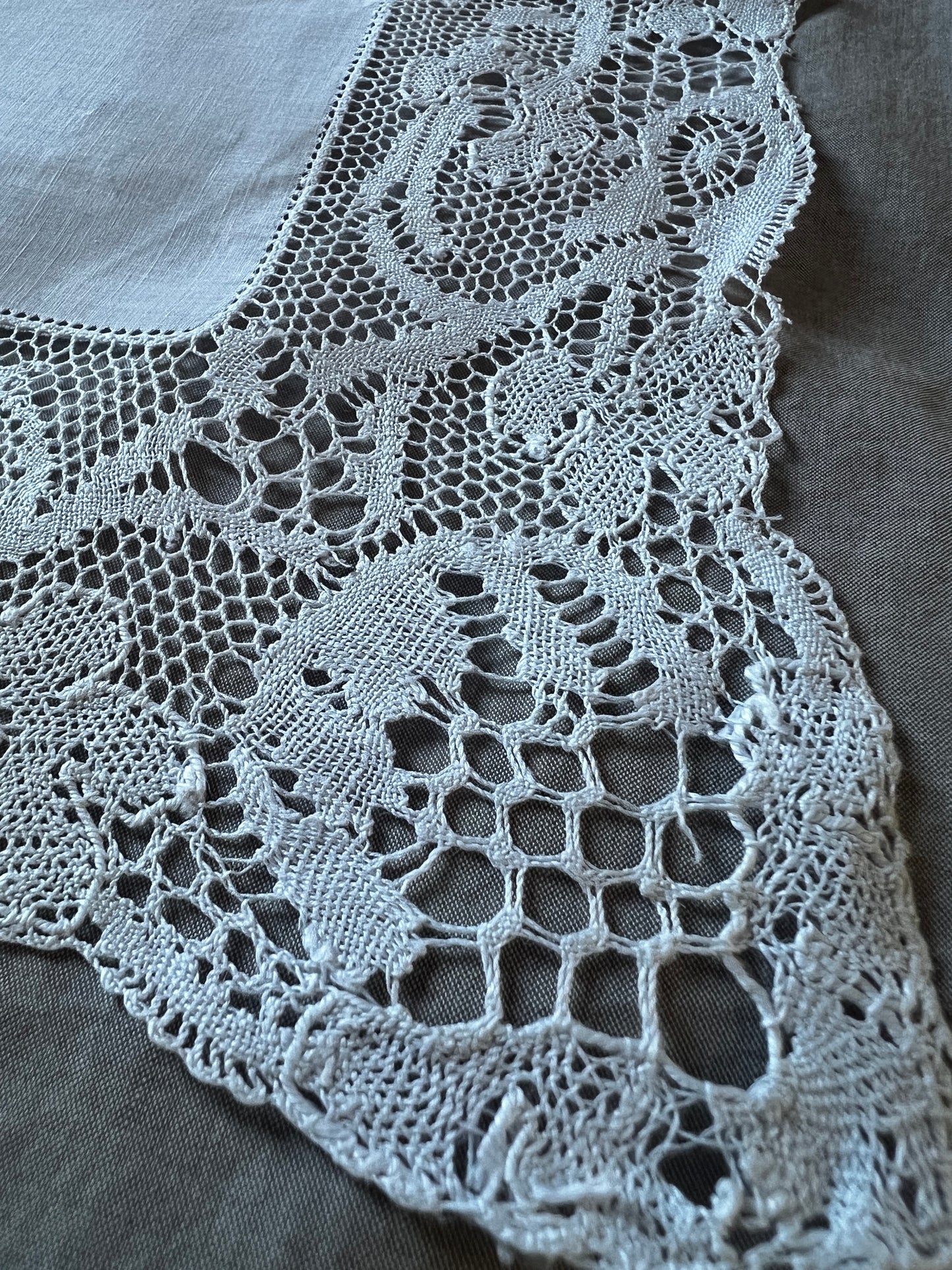 ★モノグラム刺繍ハンカチ