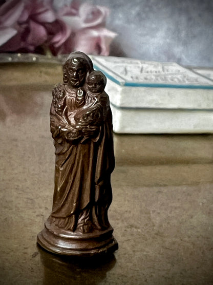 紙箱入りミニチュア母子像