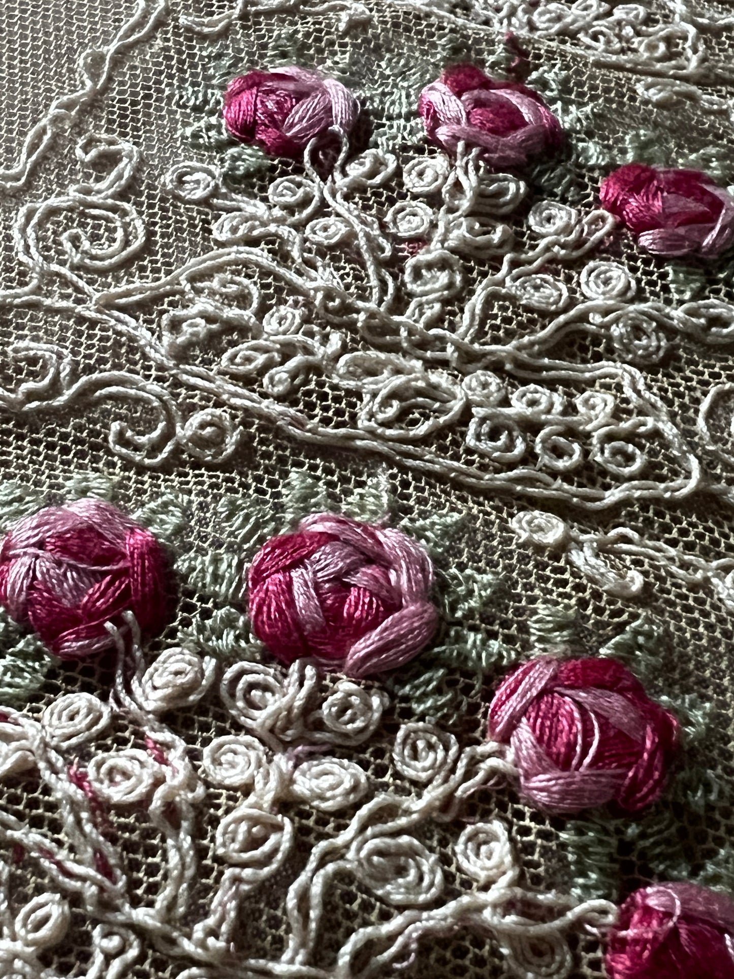 チュール刺繍レース