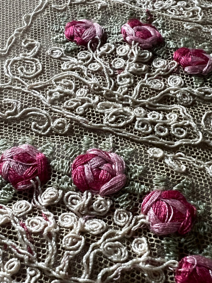 チュール刺繍レース