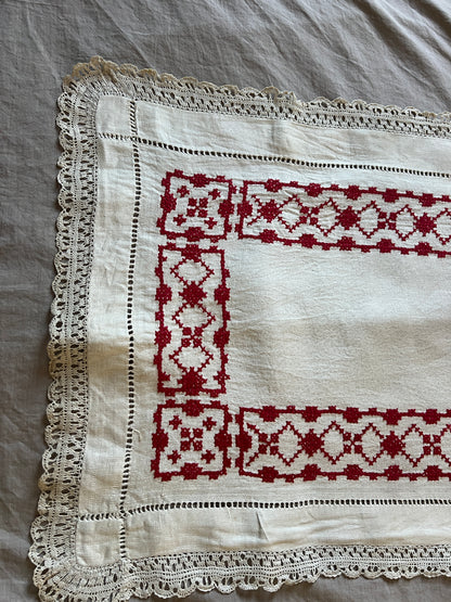 赤糸刺繍クロス