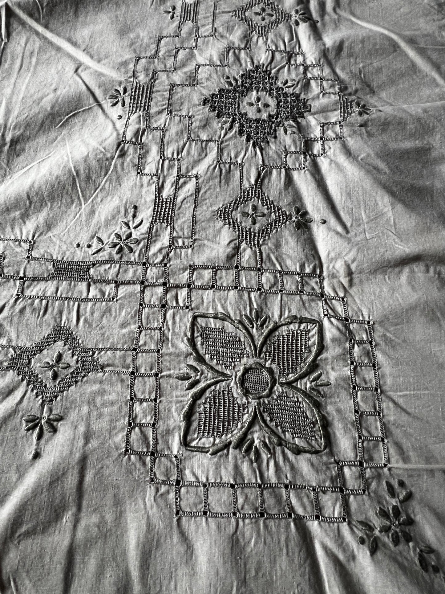 ★マデイラ刺繍大判クロス