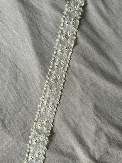 チュール刺繍レース