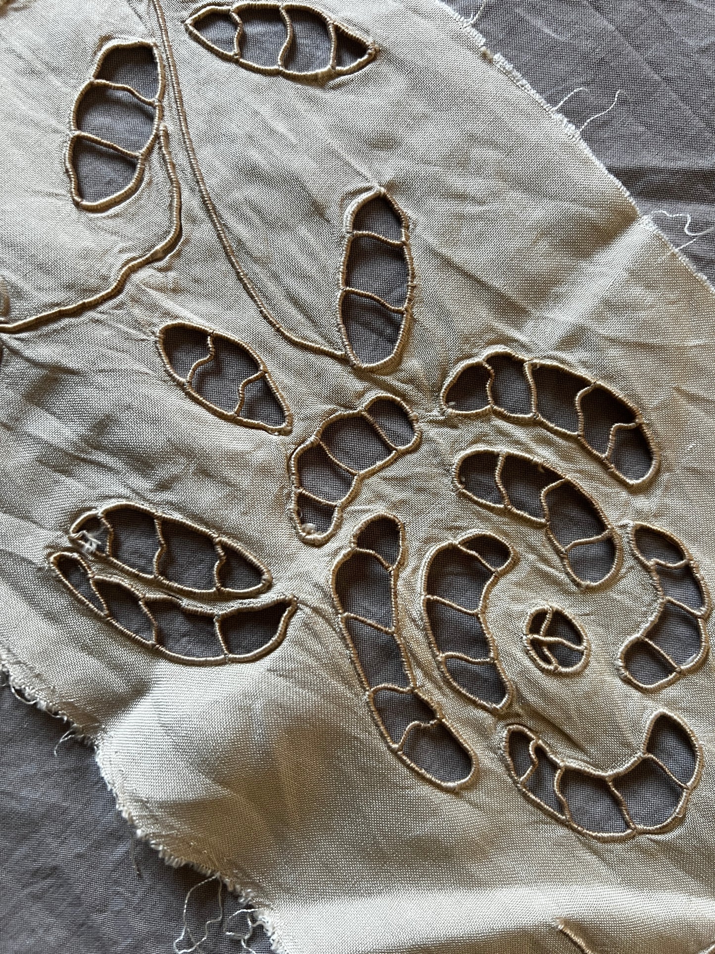 刺繍レース端布