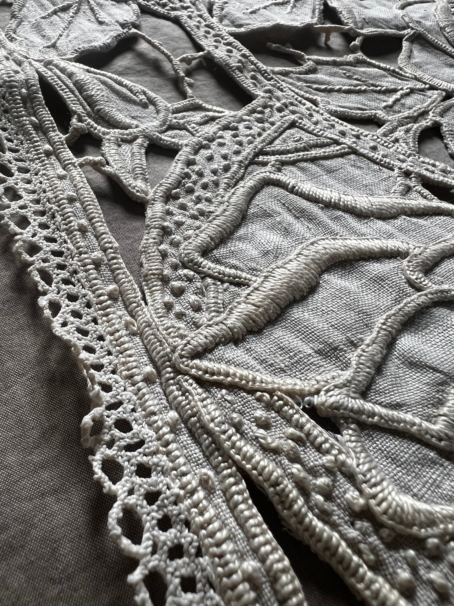 カットワーク刺繍クロス