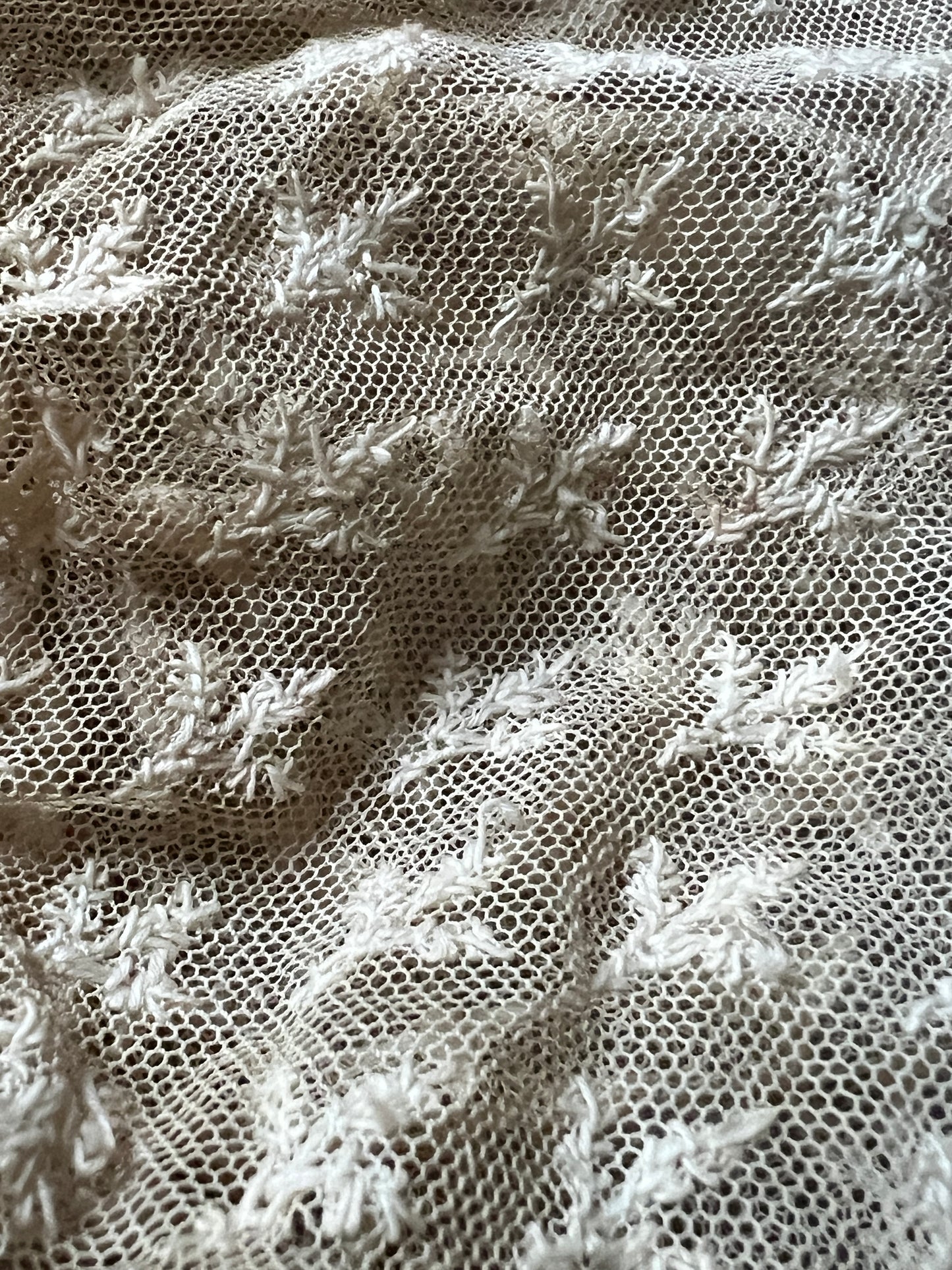 チュール刺繍レースのボネ