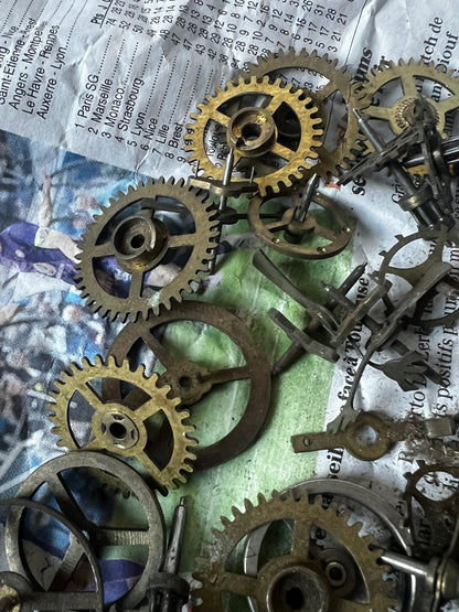 ★歯車部品入り木箱 【B】