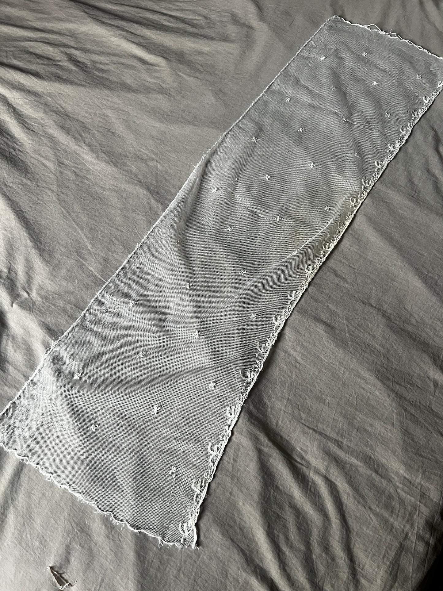 チュール刺繍レースミニヴェール